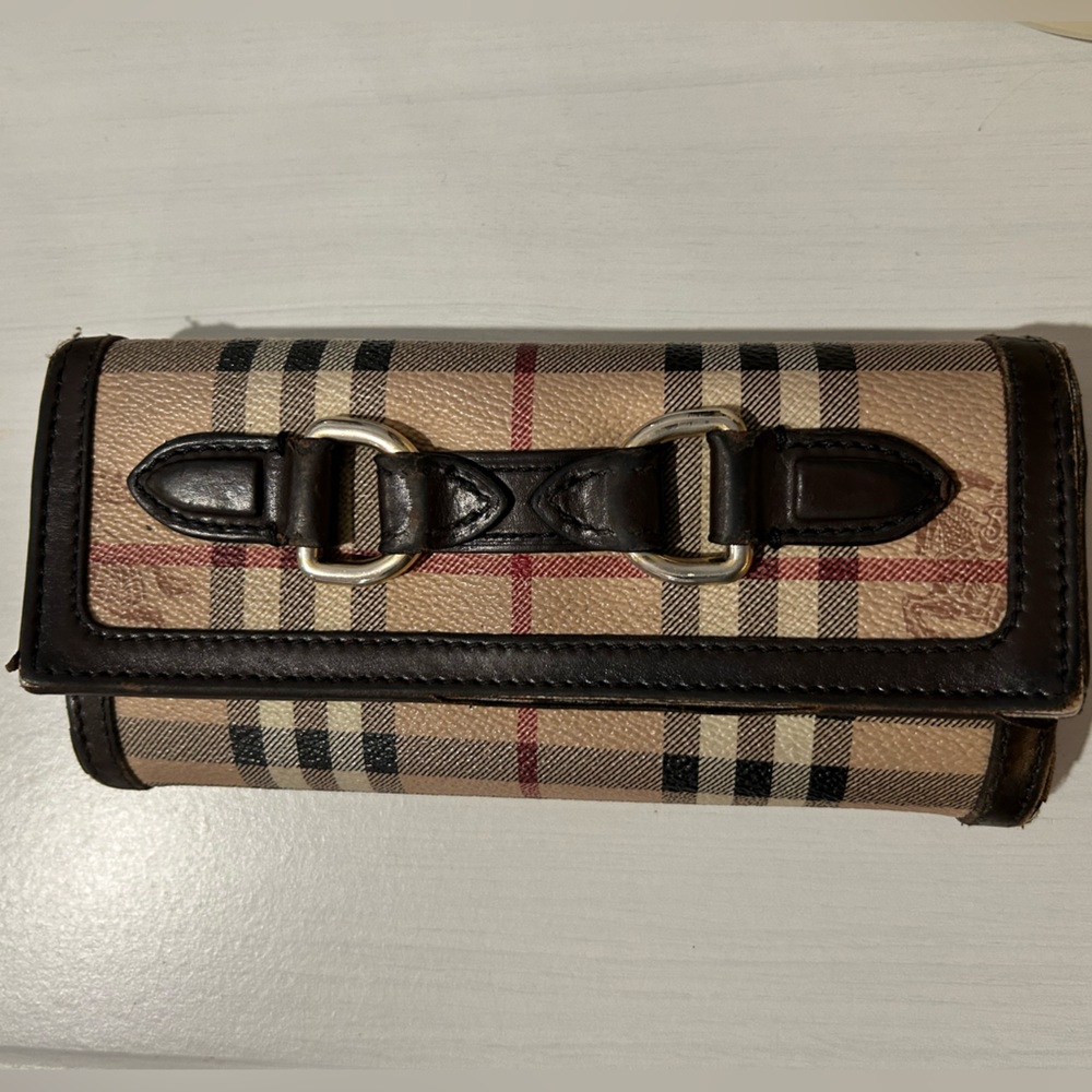Timeless Burberry Wallet - Picture 2 of 12